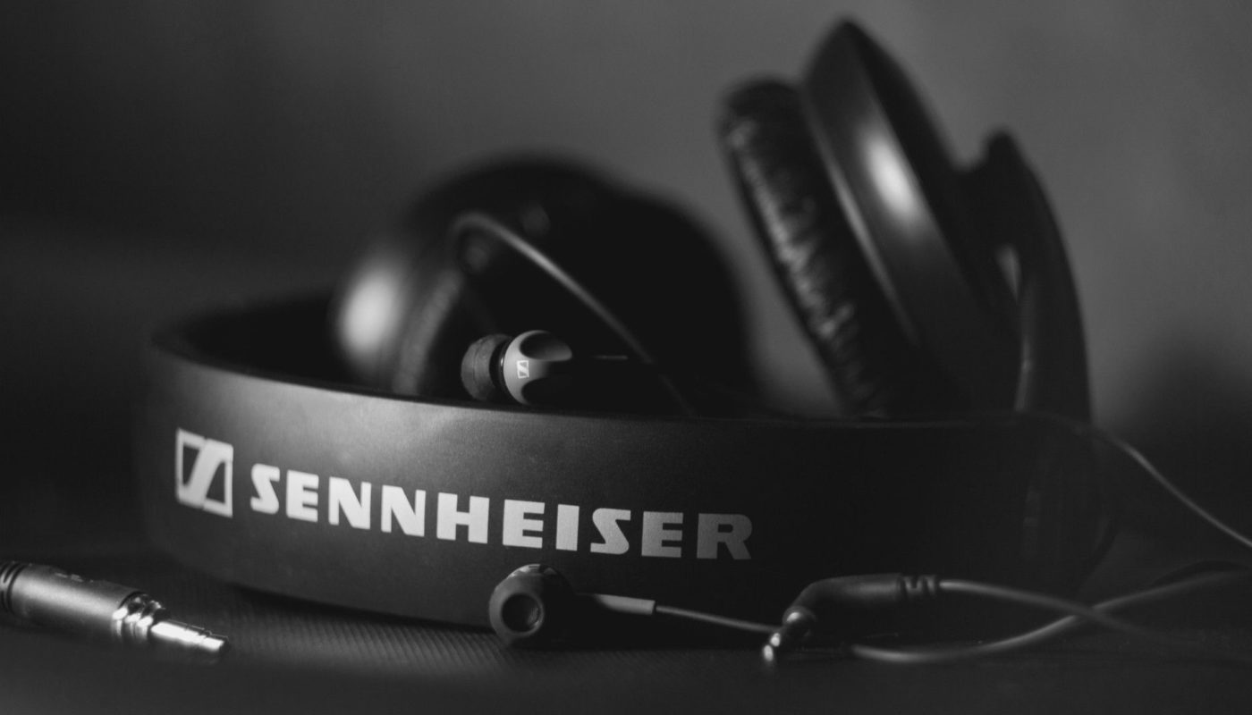 Fon kepala Sennheiser terbaik