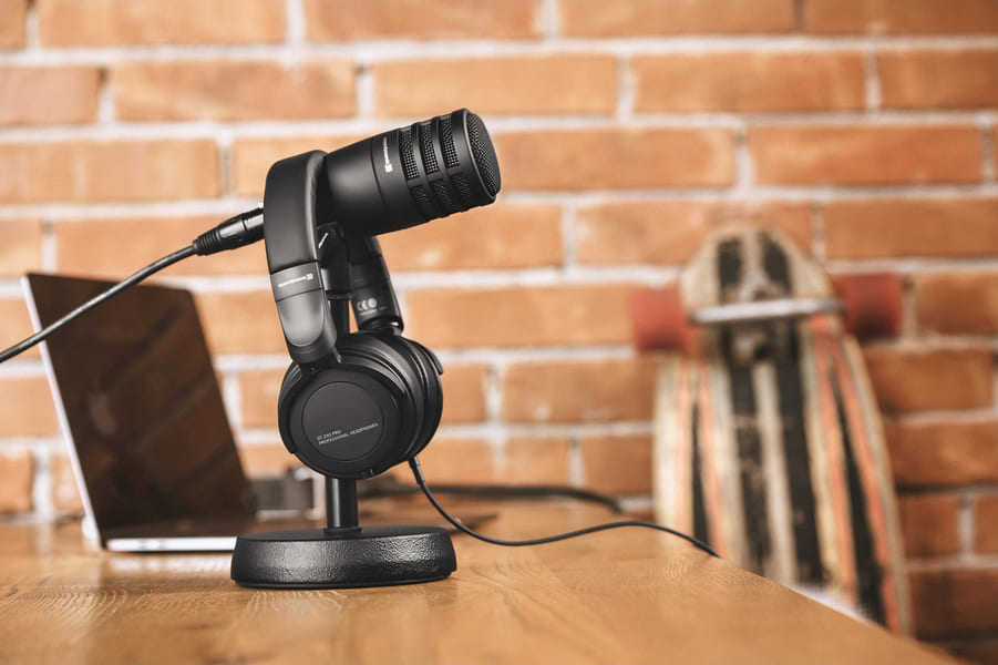 fon kepala Beyerdynamic DT 240 Pro murah terbaik