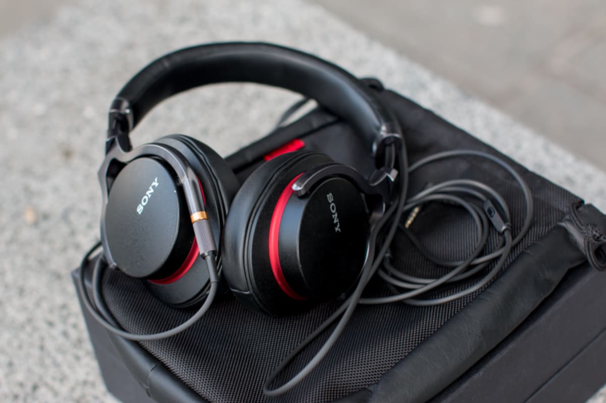 parhaat Sony MDR-1A täysikokoiset kuulokkeet