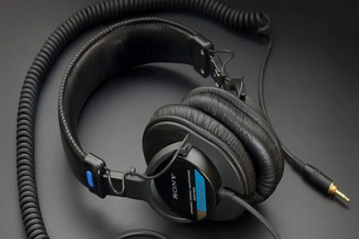 Най-добрите кабелни слушалки Sony MDR-7506