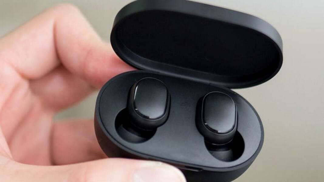 Pinakamahusay na mga analogue ng AirPods na may Aliexpress - Xiaomi Redmi AirDots