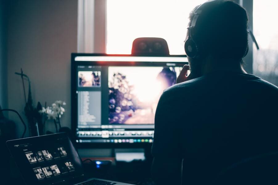 cómo conectar auriculares a la TV