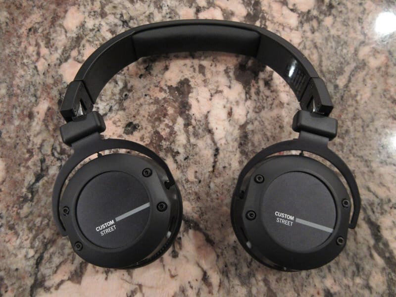 Beyerdynamic Custom Street headphones with good bass