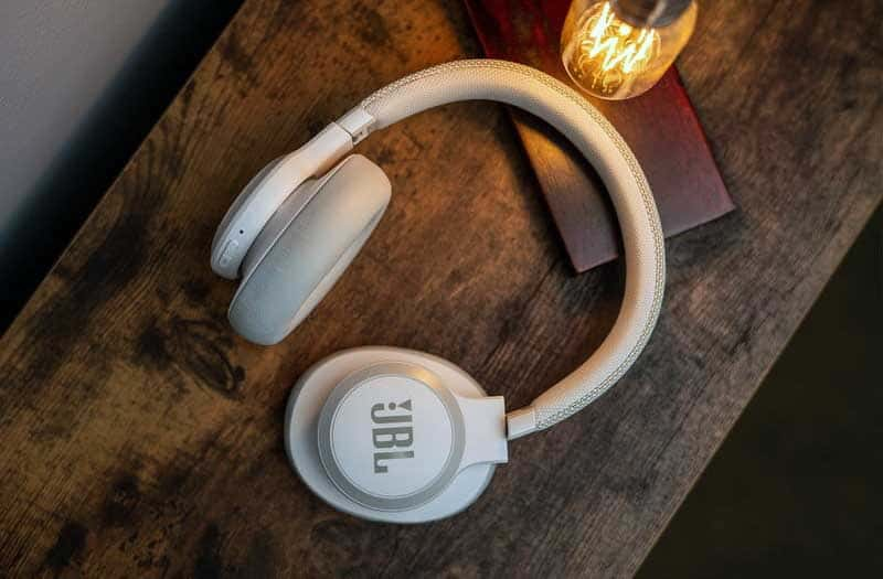 Бас слушалки JBL Live 650BTNC