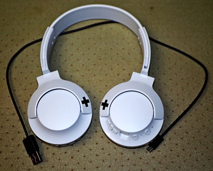 Mga headphone na may mahusay na bass Philips BASS + SHB3075