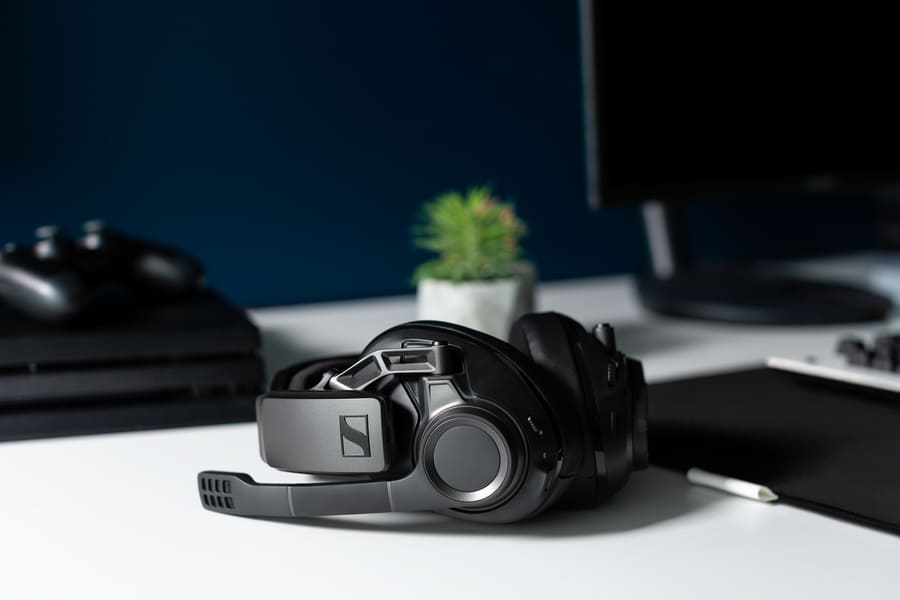 Sennheiser GSP 670 Wireless headphones with a good microphone