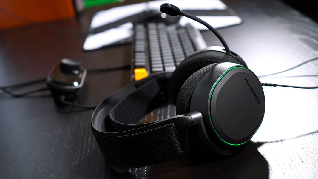 หูฟังพร้อมไมโครโฟนอย่างดี SteelSeries Arctis Pro USB